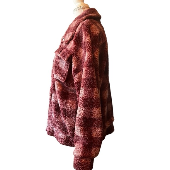 BEACH RIOT WOMEN’S CUTE CHECKERED MAROON TEDDY JACKET SZ MEDIUM - Picture 3 of 10